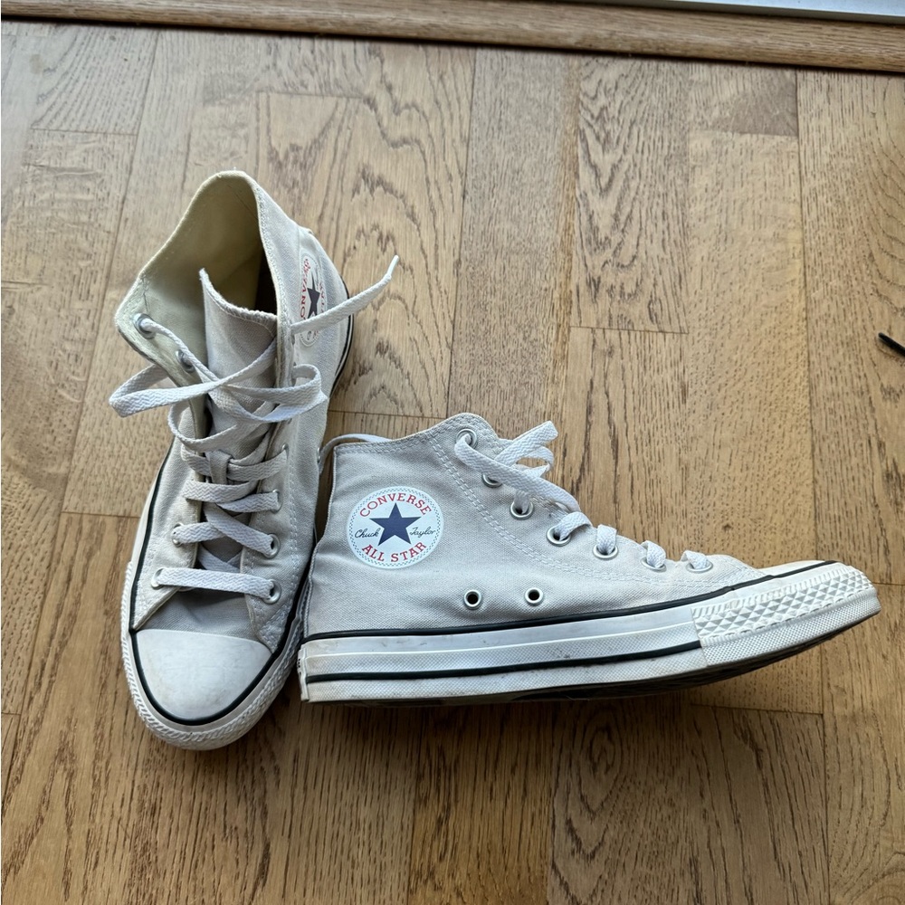 Gently used women’s converse
